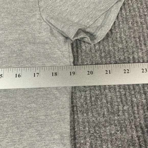 Michigan Wolverines T Shirt Womens Medium Gray Spell Out Script NCAA College NWT - Picture 8 of 9